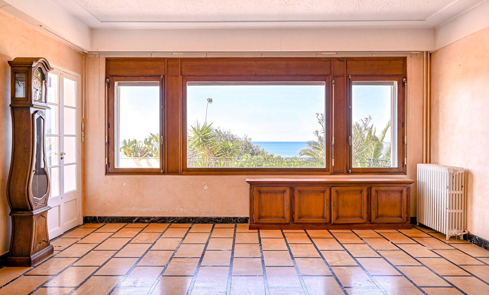 Demeure à vendre sur la Côte d'Azur, en première ligne face à la mer