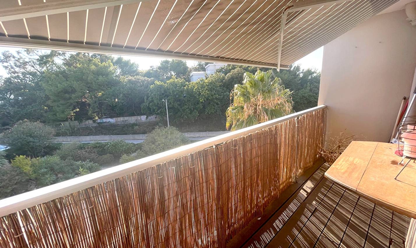 Appartement avec terrasse à vendre sur le bord de mer de Six Fours