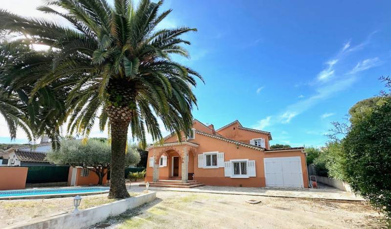 Villa de caractère des années 70 à vendre sur le secteur de la Malogineste à Six-Fours
