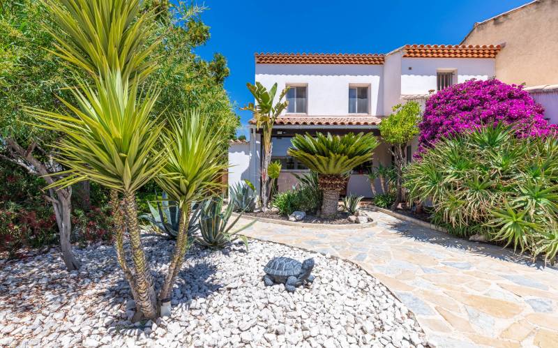 Propriété de charme rénovée avec jardin exotique à vendre à Sanary-sur-Mer, secteur de la Milhière