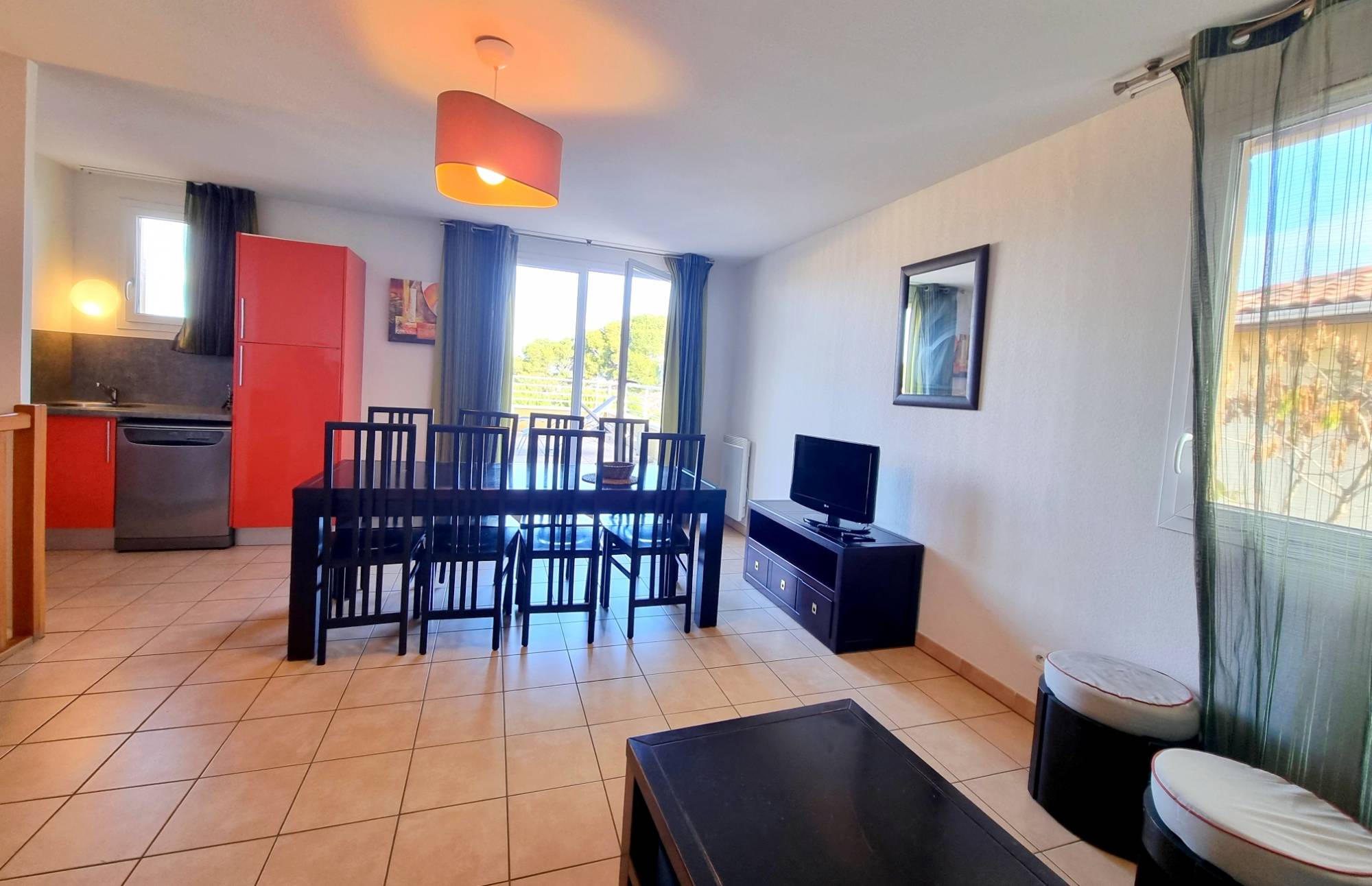 Appartement duplex avec deux chambres et une cabine à vendre à Six-Fours, à 250 mètres du port du Brusc