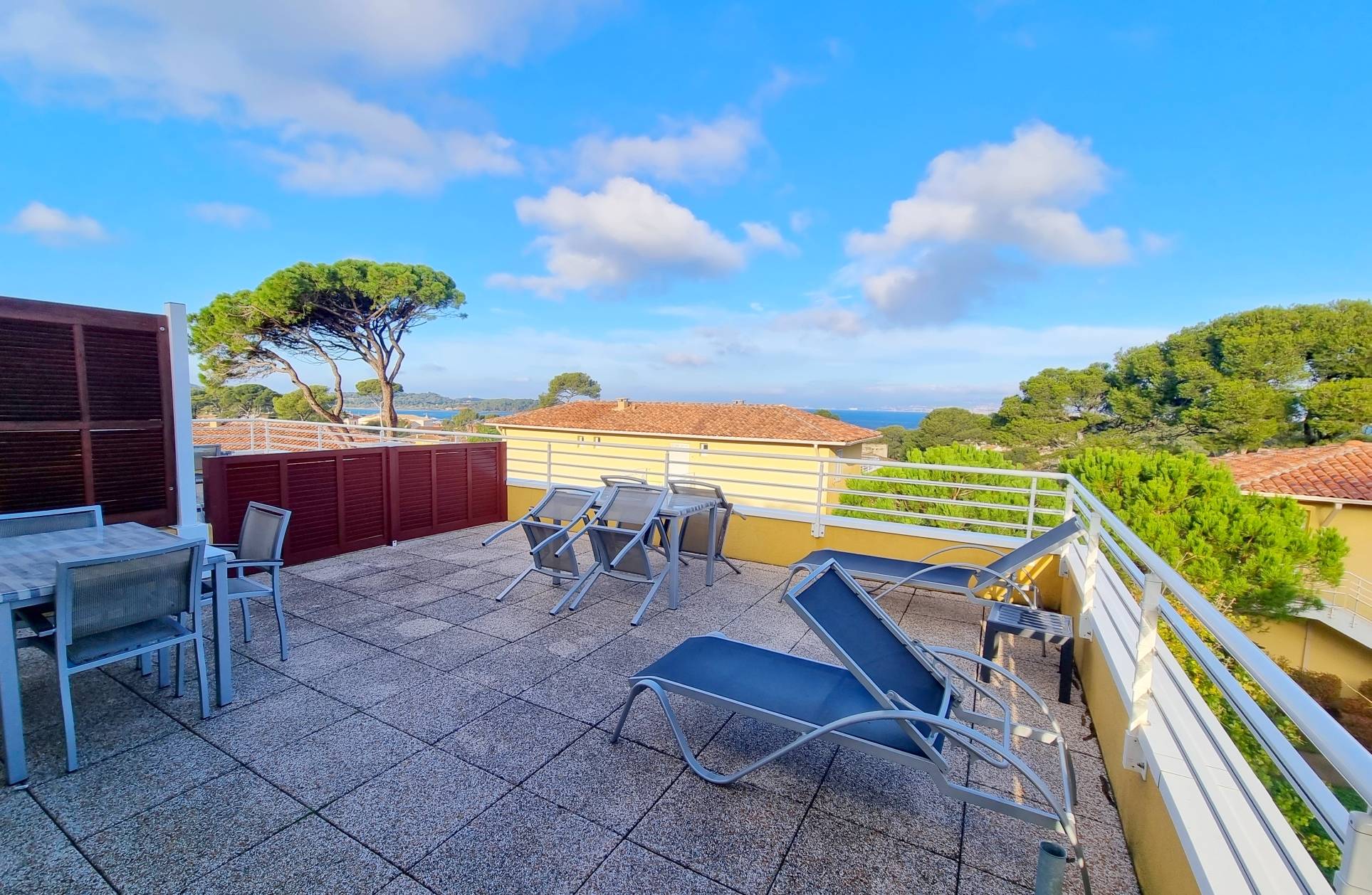 Haut de maison avec terrasse à vendre quartier le Brusc à Six-Fours