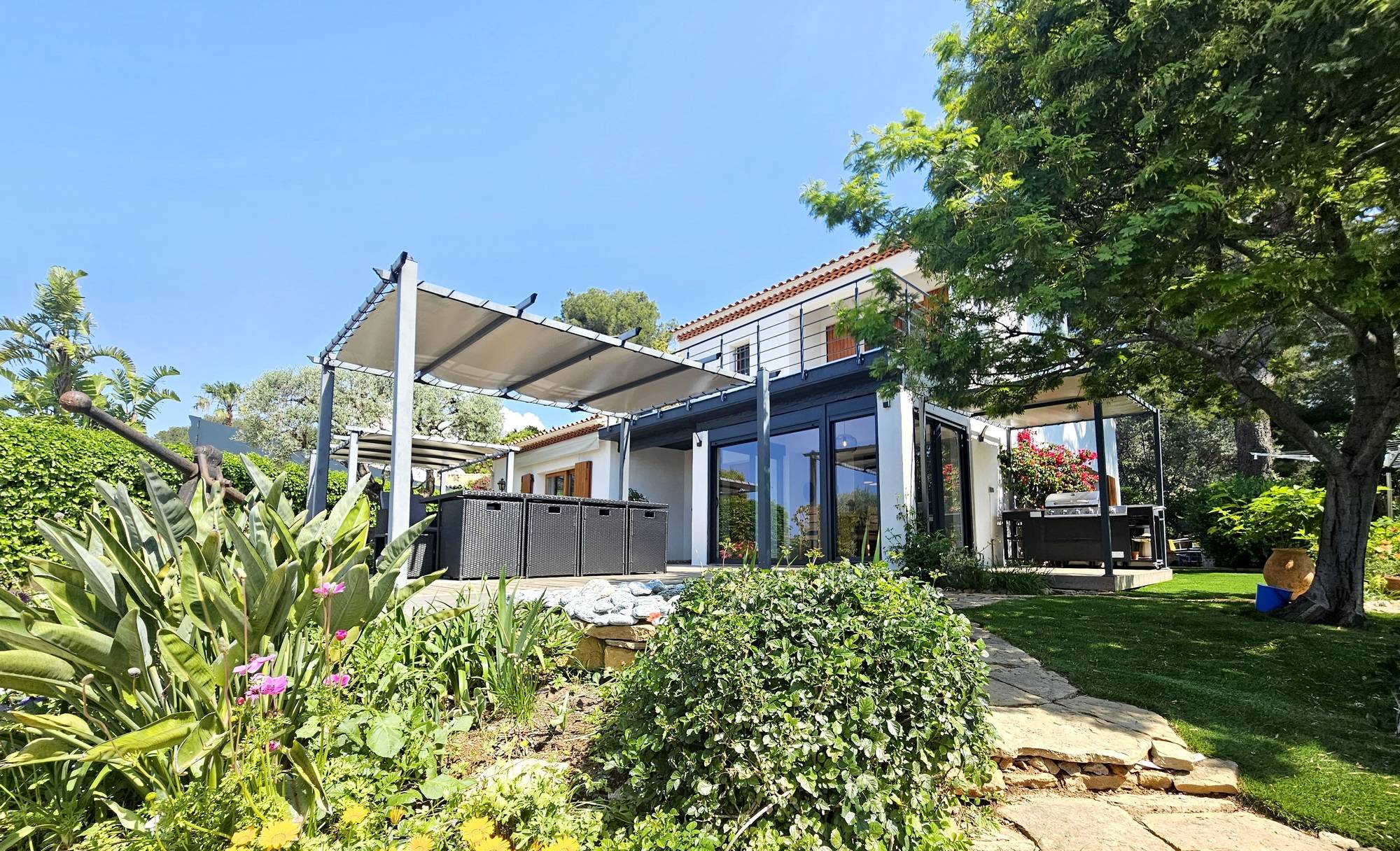 Villa 5 pièces avec piscine et espace sauna à vendre à Sanary-sur-Mer