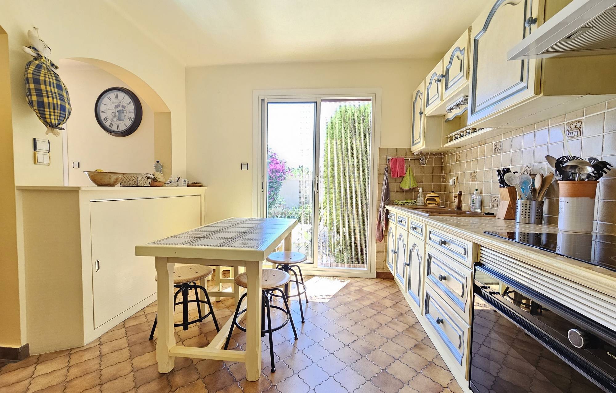 Maison avec jardin, cabanon et parking privatif à vendre à 2 kilomètres du port de Sanary