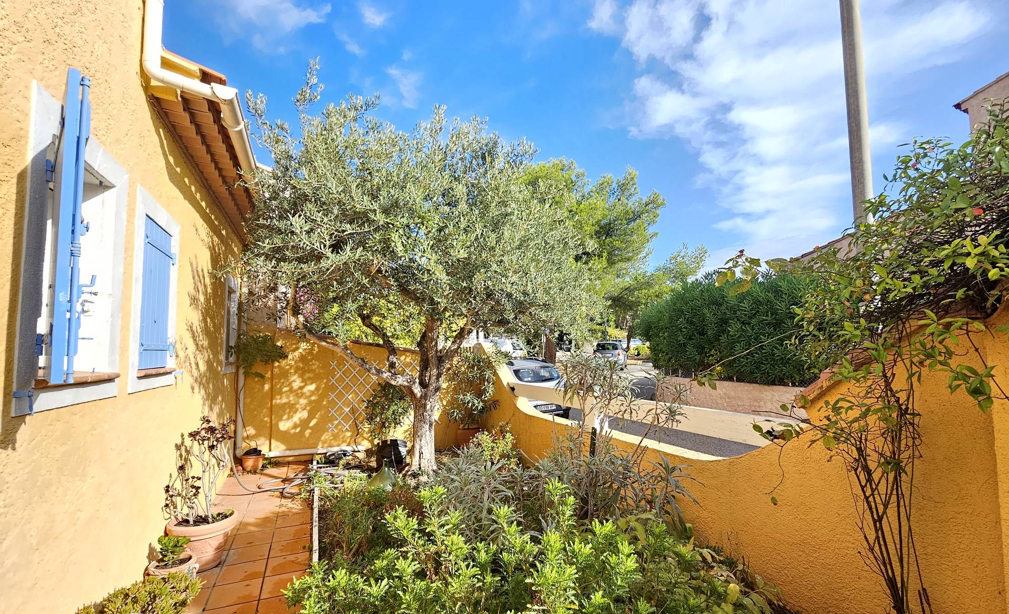 Maison avec garage et jardin à vendre à Sanary, quartier la Milhière