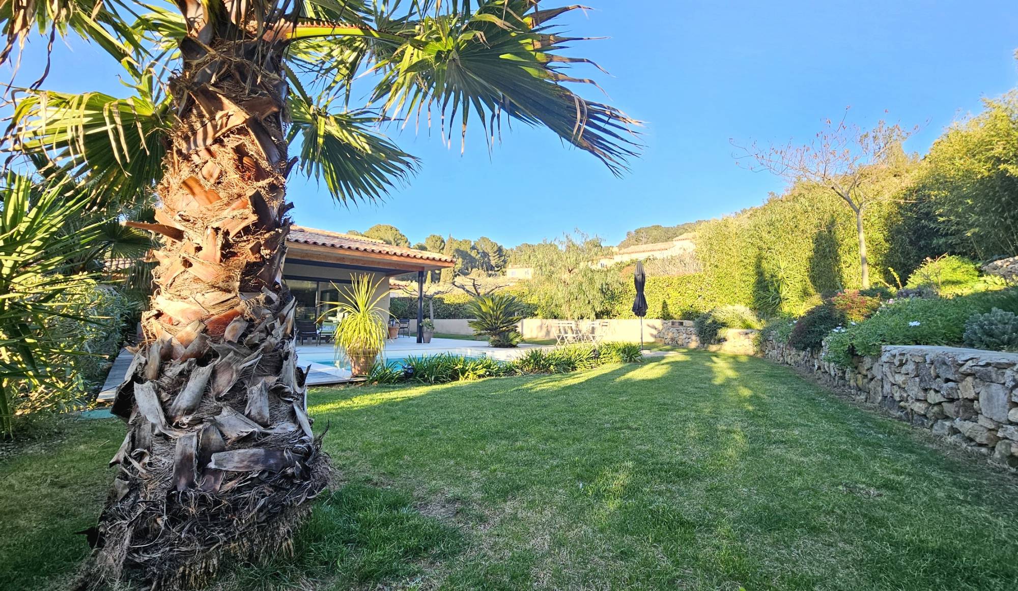 Villa d'architecte avec jardin exotique à vendre à Sanary-sur-Mer