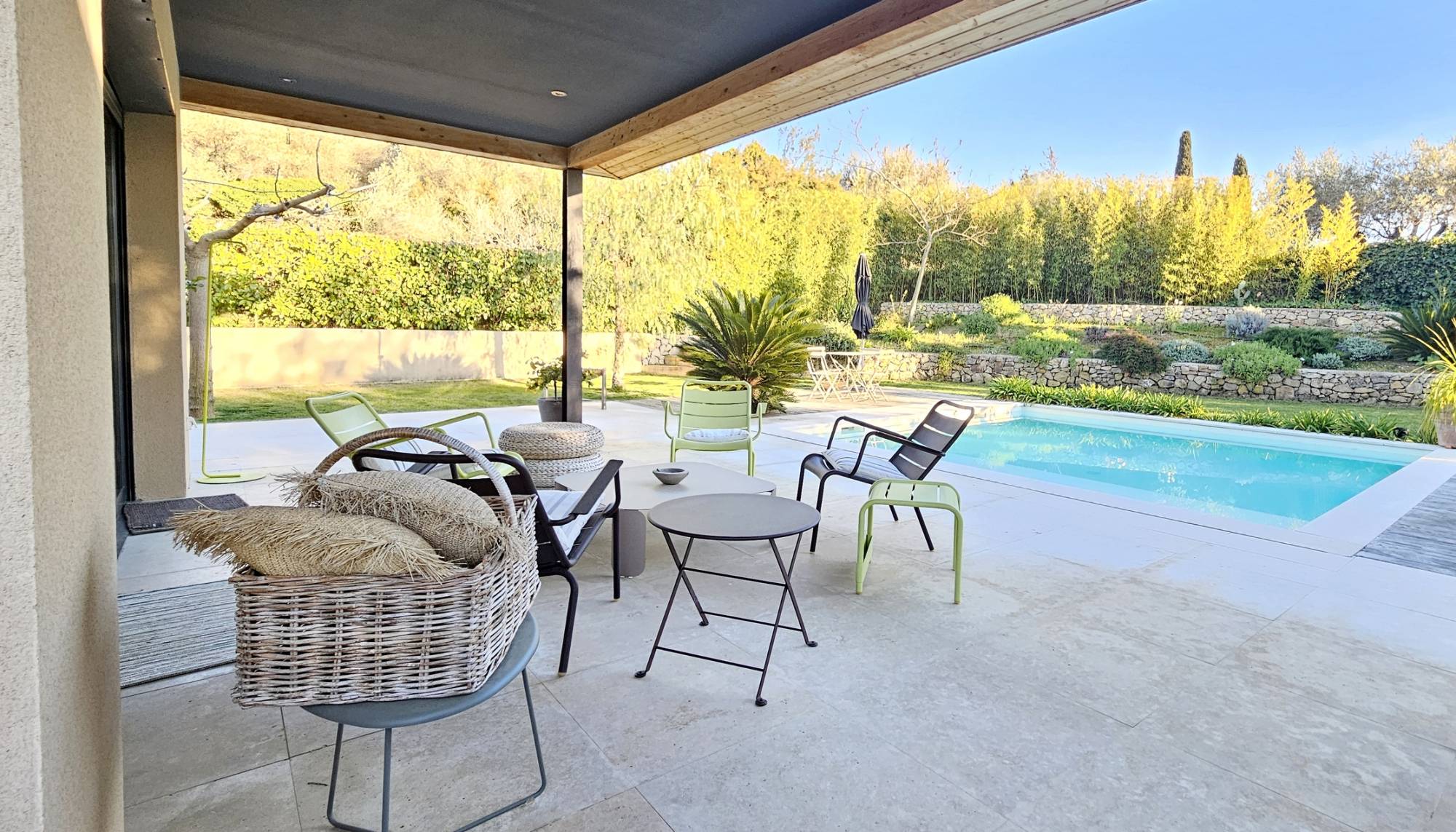 Propriété contemporaine avec piscine à vendre dans le quartier de la Plaine du Roy à Sanary