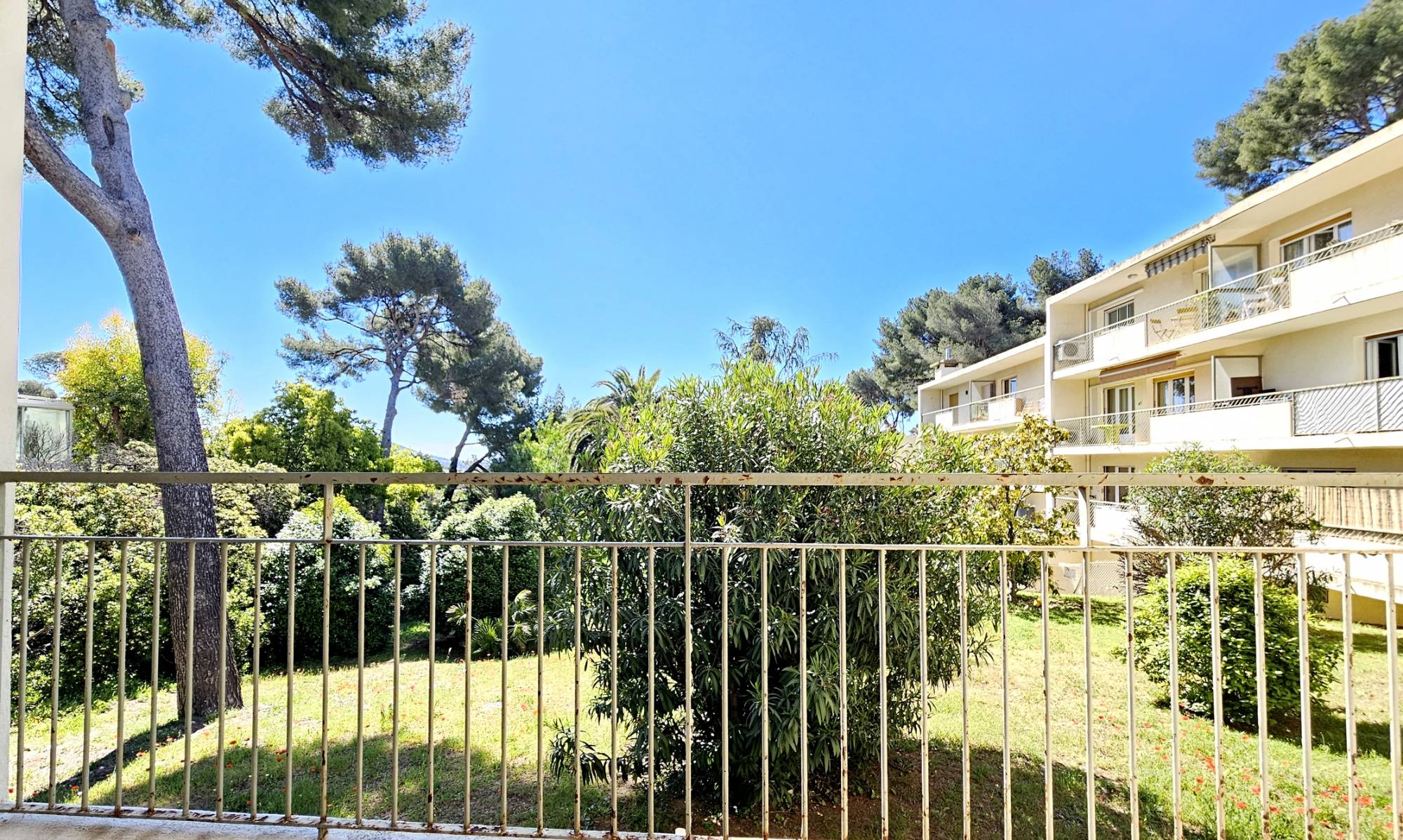Appartement en rez-de-chaussée surélevé à vendre Chemin du Diable à Sanary-sur-Mer