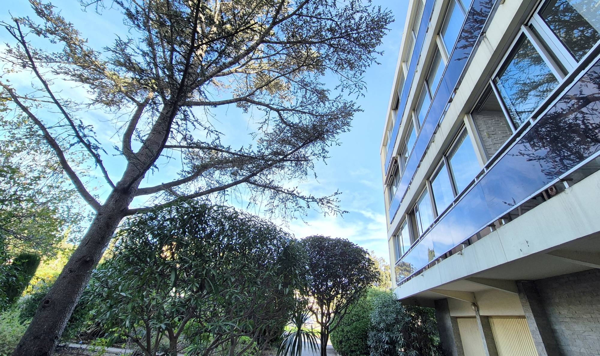 Appartement 2 pièces avec dépendance à vendre dans le centre-ville de Sanary
