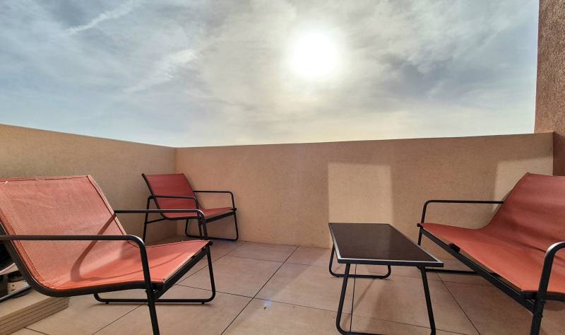 Appartement en dernier étage à vendre à Sanary-sur-Mer, à trois minutes en véhicule du centre-ville et du port