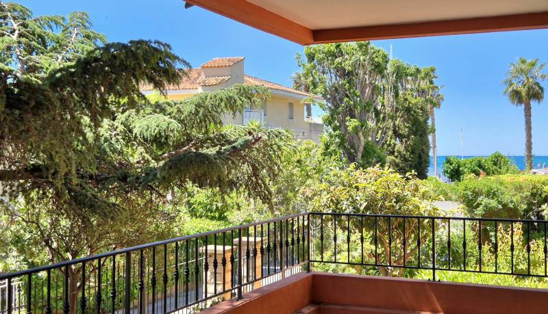 Appartement avec vue mer à vendre dans le quartier balnéaire des Lônes à Six-Fours