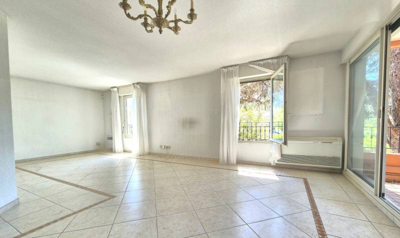 Appartement T3 avec garage double à vendre dans une résidence de grand standing, à proximité de la promenade