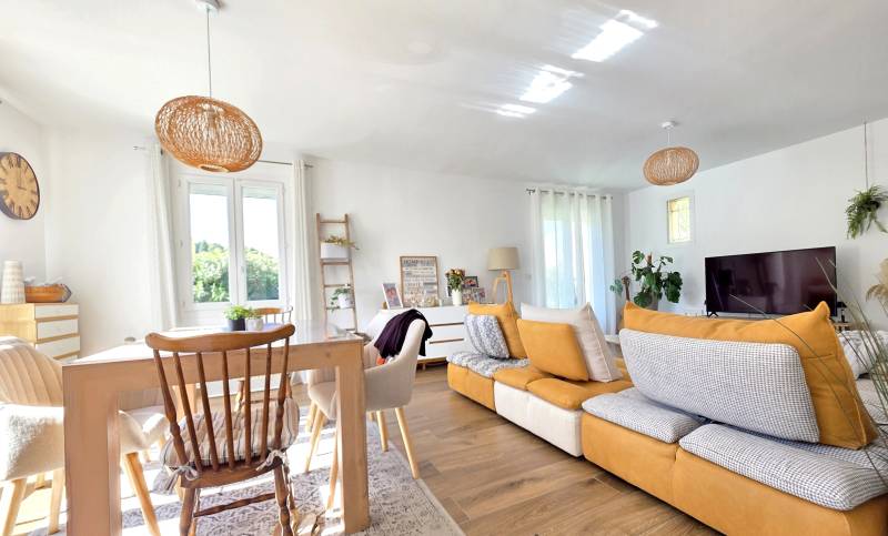 Villa familiale de cinq chambres à vendre en exclusivité par notre agence immobilière Six-Fours