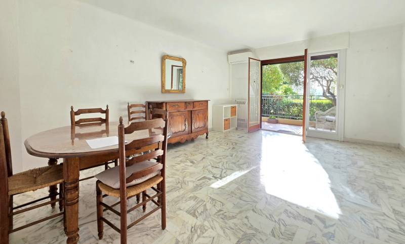 Appartement F3 avec cave à vendre Avenue du Mont d'Or à Sanary-sur-Mer par notre agence immobilière