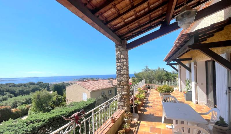 Maison traditionnelle avec plusieurs terrasse en vente dans le quartier bandolais Bois Maurin