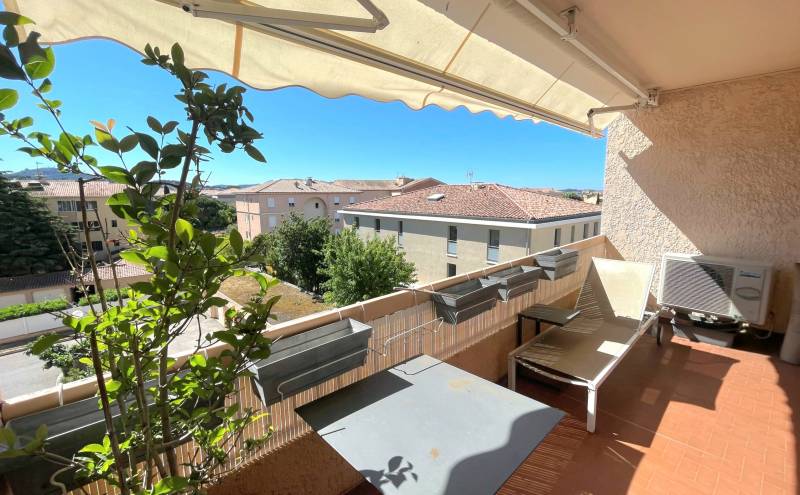 Appartement F4 en dernier étage à vendre Chemin de la Buge à Sanary-sur-Mer