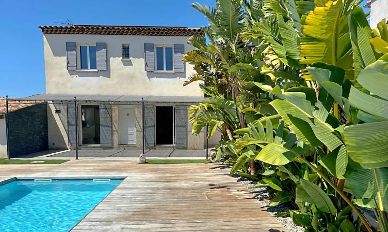 Villa moderne avec piscine et garage à vendre à Bandol, sur la Riviera française