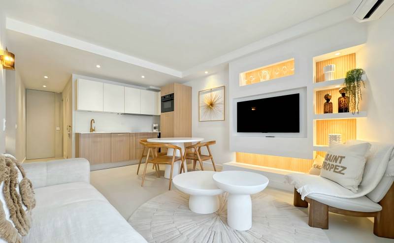Appartement de luxe 3 pièces avec stationnement privatif à vendre par notre agence immobilière Rue du Parc des Lices à Saint-Tropez
