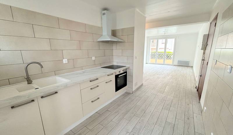 Appartement 3 pièces rénové à vendre Avenue des Fleurs à Sanary