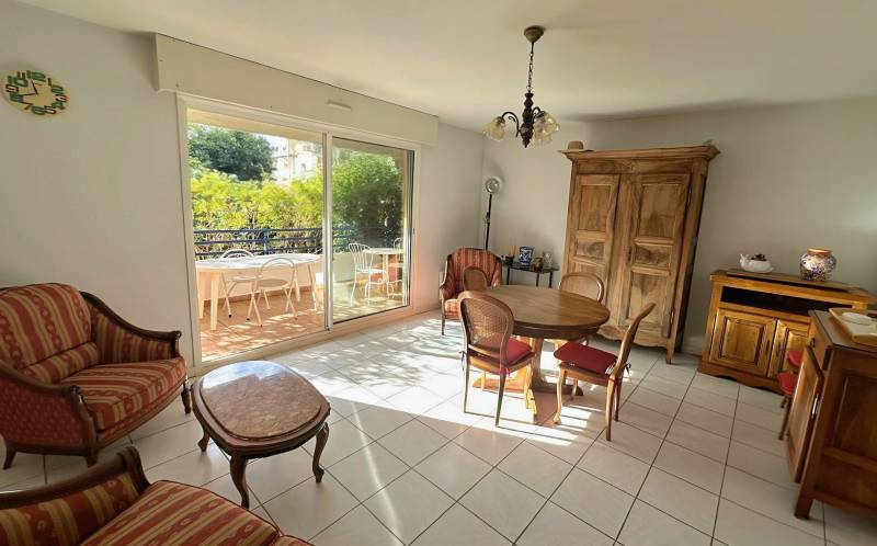 Appartement avec terrasse et jardin privatif à vendre à Six-Fours, Rue de la Colline