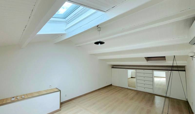 Appartement F2 en dernier étage à vendre dans le quartier du Verger à Six-Fours
