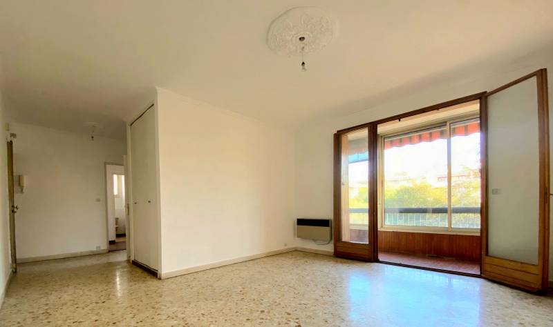 Appartement spacieux de type F3 à vendre par notre agence immobilière à Six-Fours