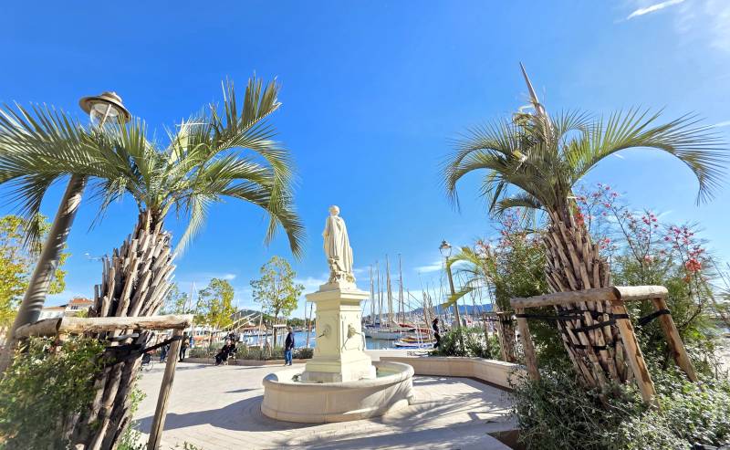 Fonds de commerce multiactivités à vendre sur le port de Sanary-sur-Mer