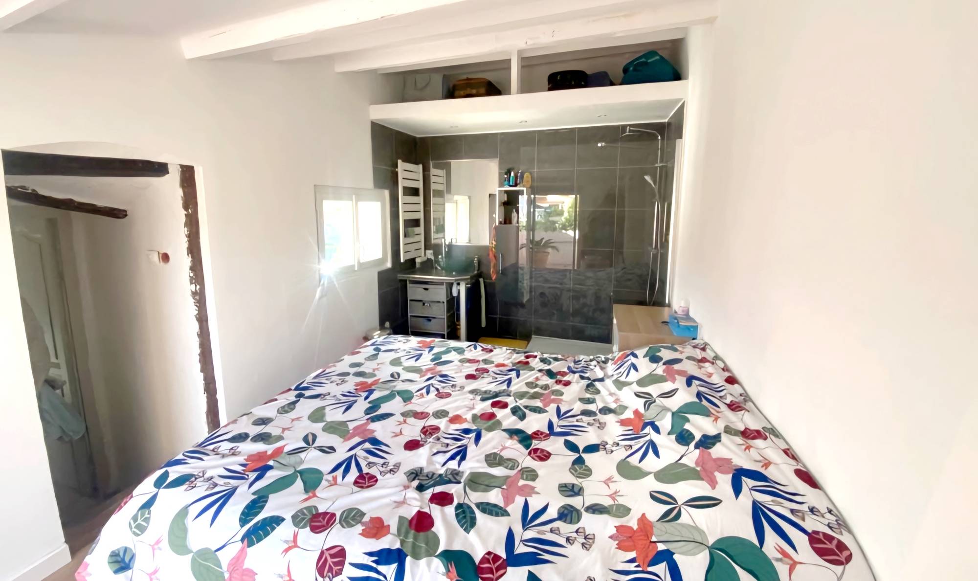 Appartement de type haut de villa avec grand garage à vendre quartier les Playes