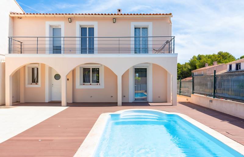 MAISON D'ARCHITECTE T5 AVEC PISCINE CHAUFFÉE À VENDRE LOTISSEMENT QUARTIER LA MILHIERE À SANARY-SUR-MER