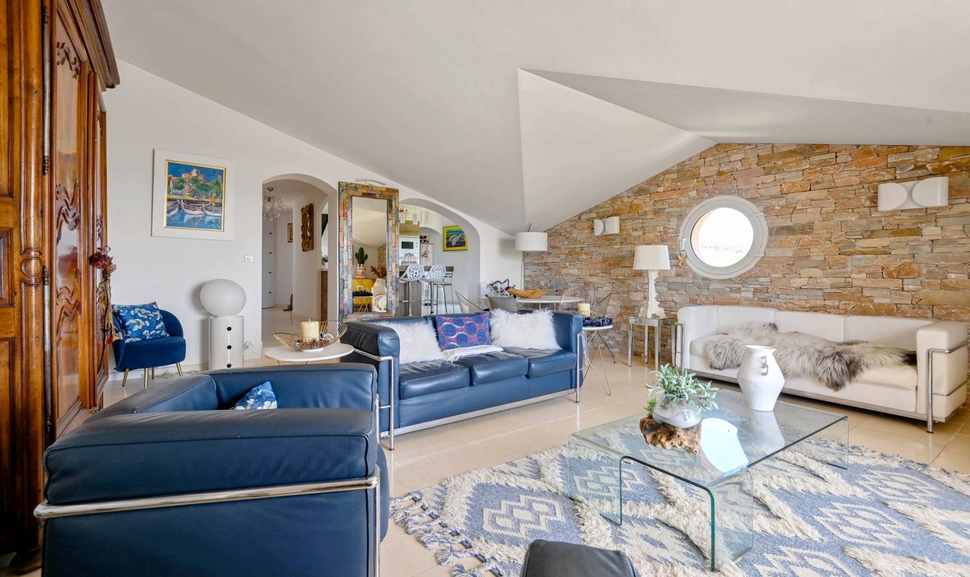 Appartement haut de gamme dans un style new-yorkais à vendre sur les hauteurs du centre-ville de Bandol