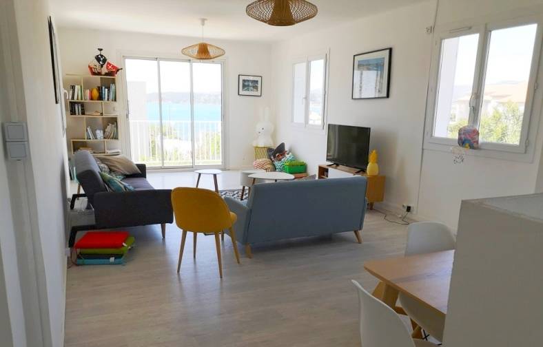 Appartement T4 vendu avec 2 garages et un terrain attenant