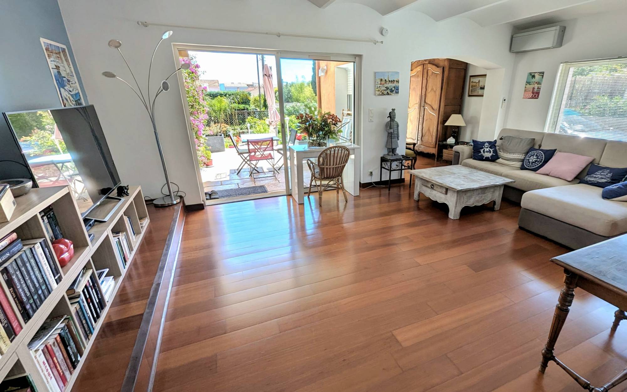 Bas de maison rénové avec jardin et jacuzzi à vendre à 5 minutes à pied de l'hôtel de la Tour