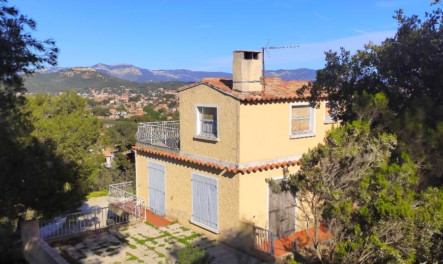 Maison en vente avec une immense parcelle arborée