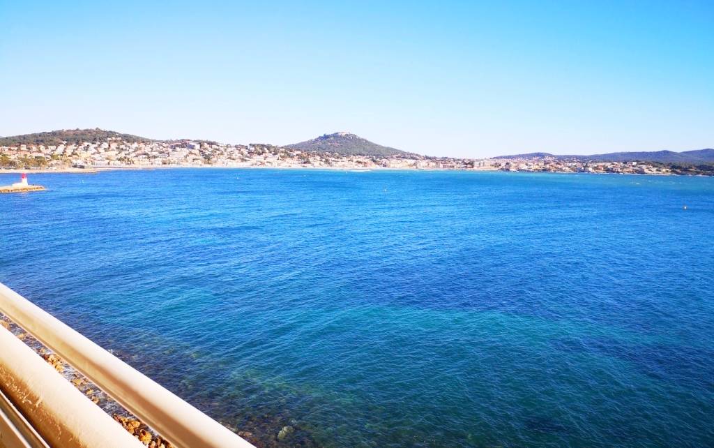 Appartement offrant une vue panoramique de la Baie de Sanary