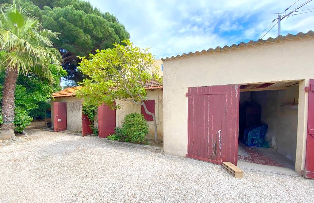 Garage, atelier, cave et dépendance complète le bien