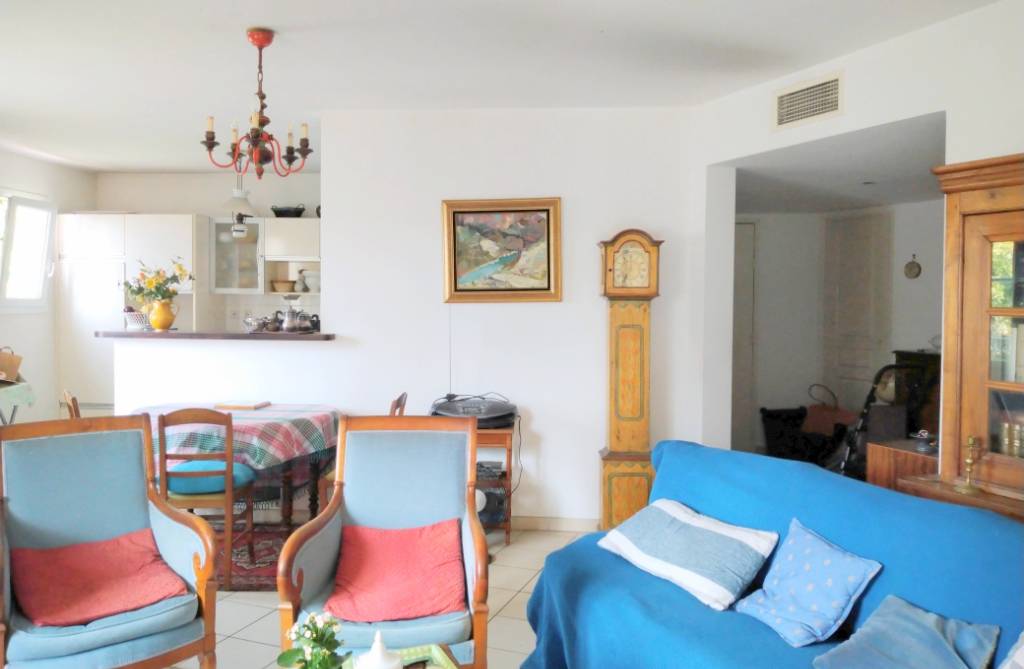 Idéal pour résidence principale ou secondaire à deux pas du Port de Sanary