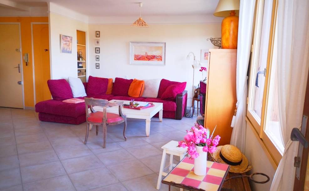 Bel appartement lumineux à vendre dans une copropriété sanaryenne