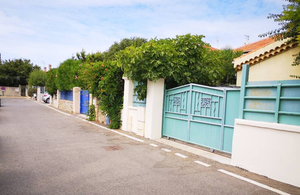 Villa avec garage à vendre dans le centre-ville de Sanary