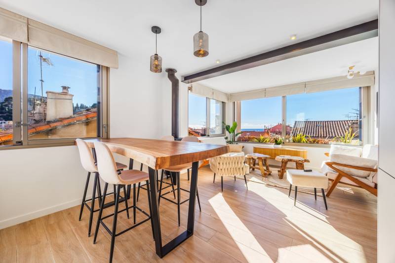 Villa sur le toit avec vue mer à vendre par notre agence immobilière dans le centre-ville de Cassis