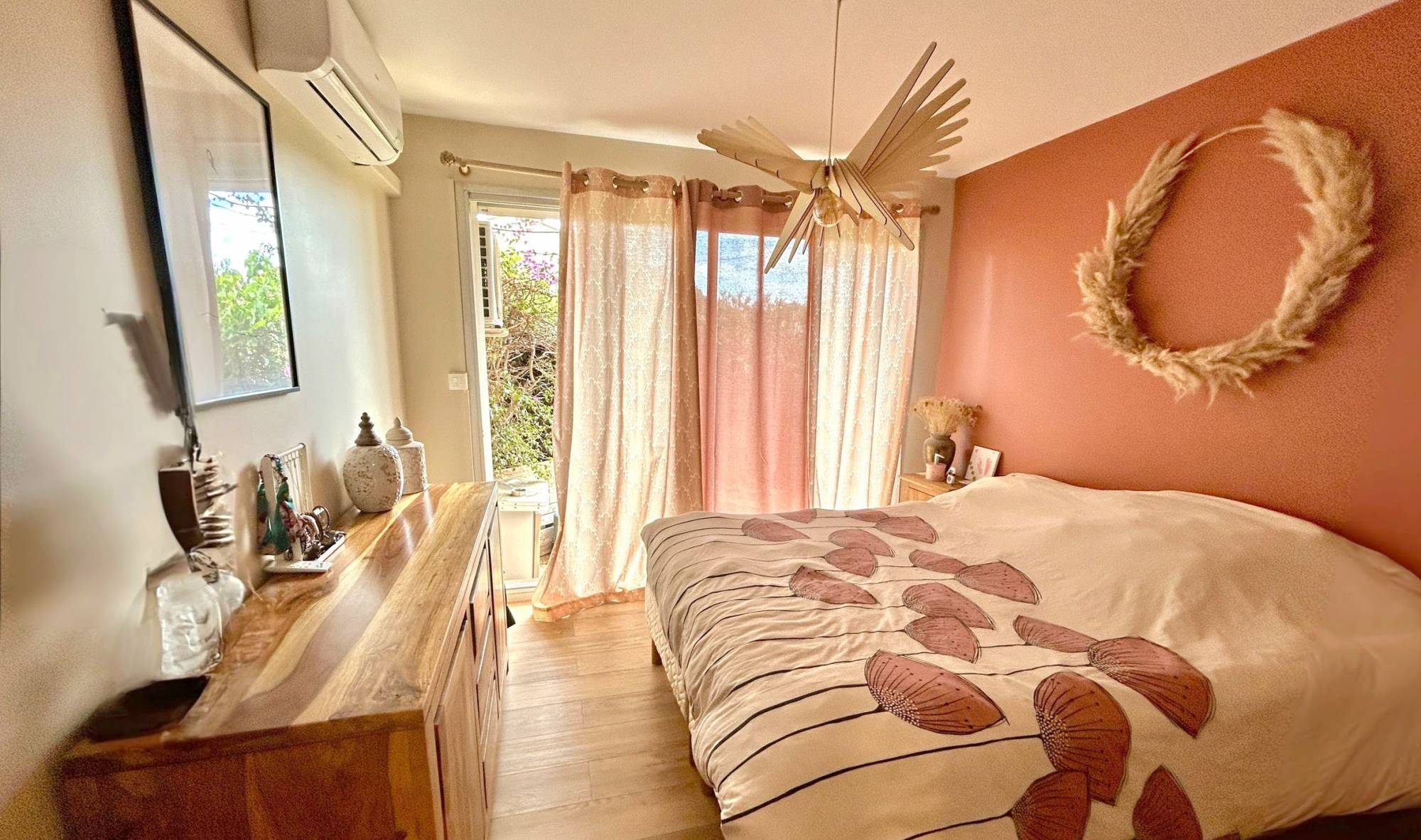 Appartement de deux chambres en rez-de-chaussée avec jardin à vendre par notre agence immobilière Sanary