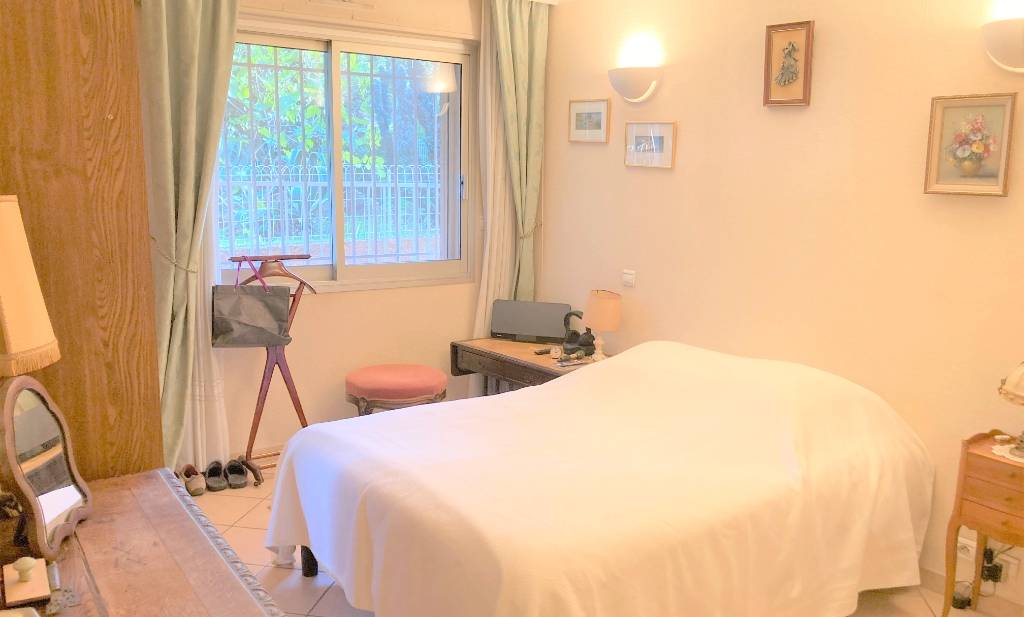 Une chambre d'environ 12 m²