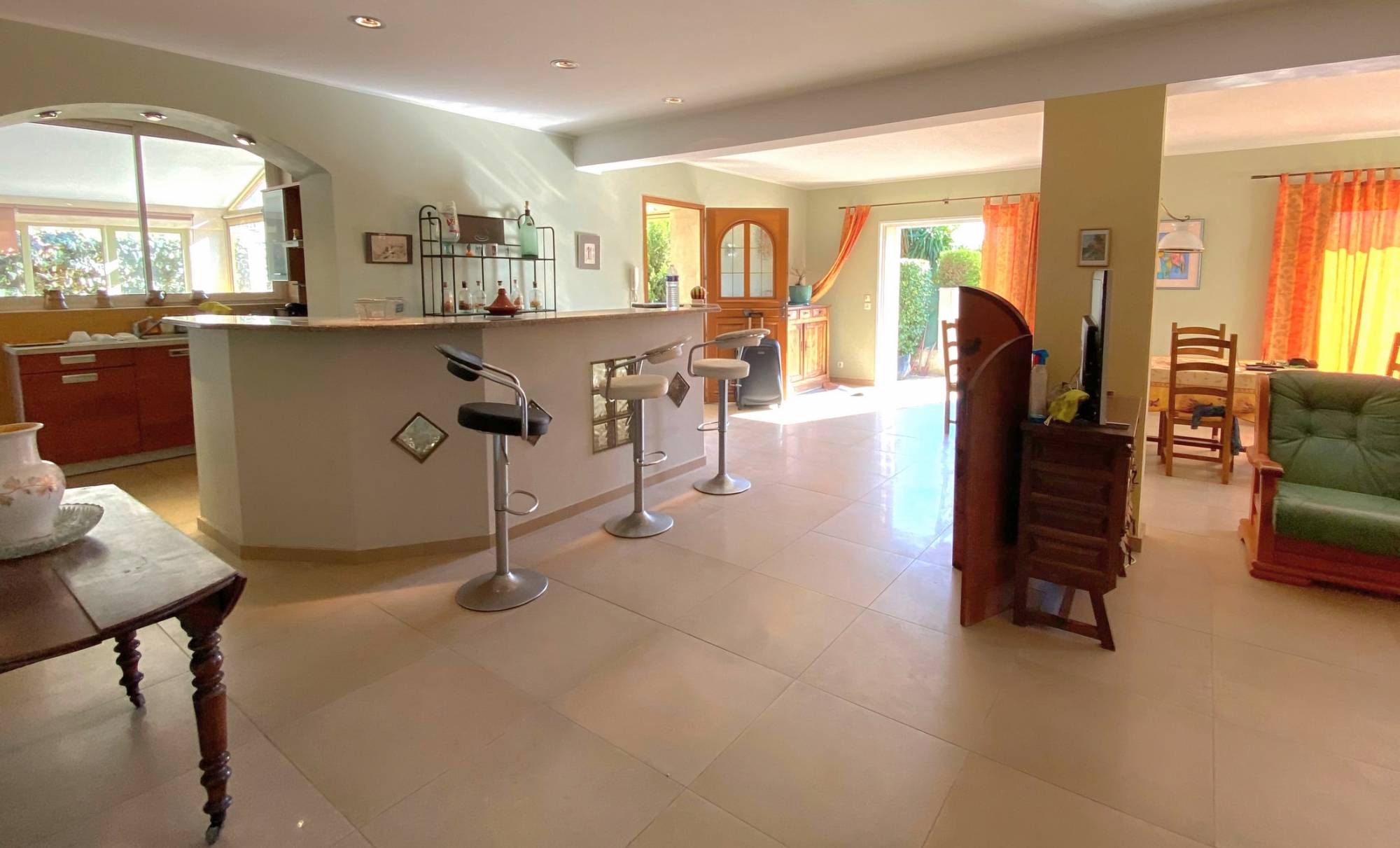 Appartement volumineux en vente par notre agence immobilière Six-Fours