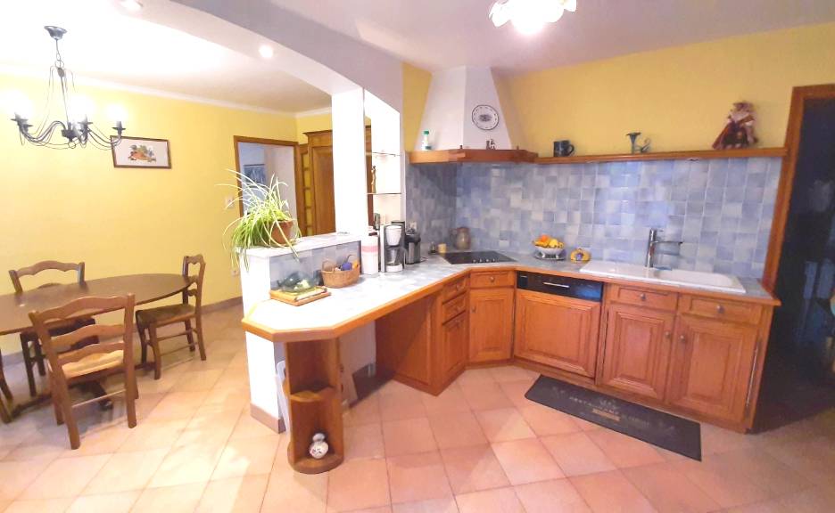 Maison à vendre par agence immobilière à Six Fours