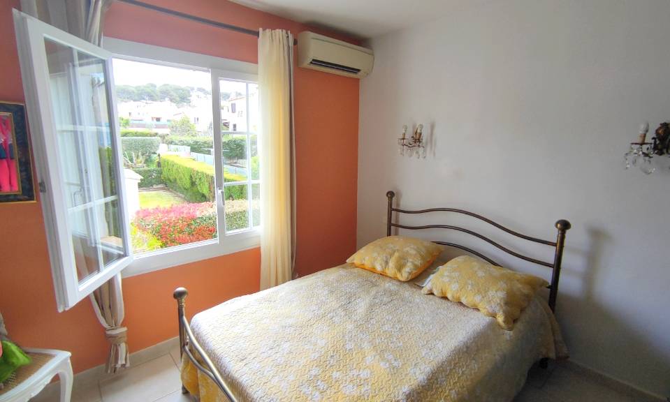 VILLA DE CHARME AVEC PISCINE A VENDRE PAR AGENCE IMMOBILIERE QUARTIER LE BRUSC