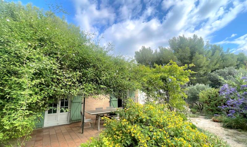 Villa de plain-pied avec jardin arboré en vente immobilière sur le secteur du Vieux Mas à La Ciotat