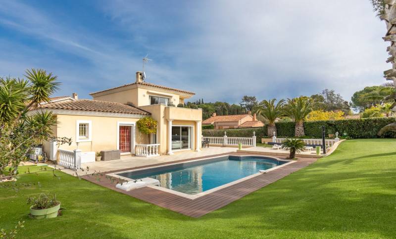 Propriété de charme avec piscine chauffée à vendre quartier de la Gorguette à Sanary