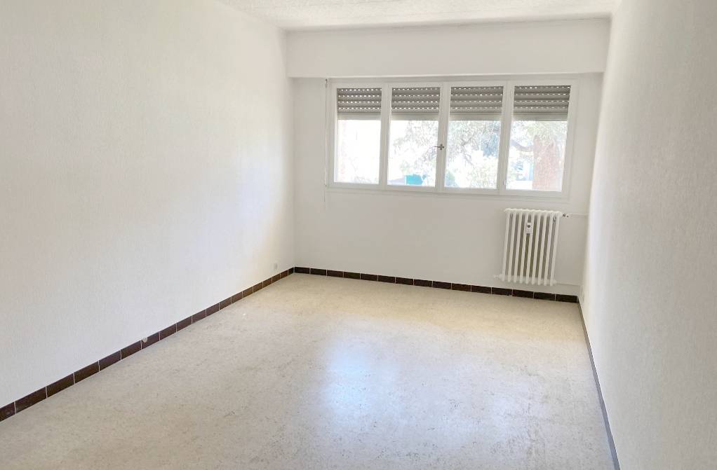 Appartement et cave à vendre à proximité du port de Sanary