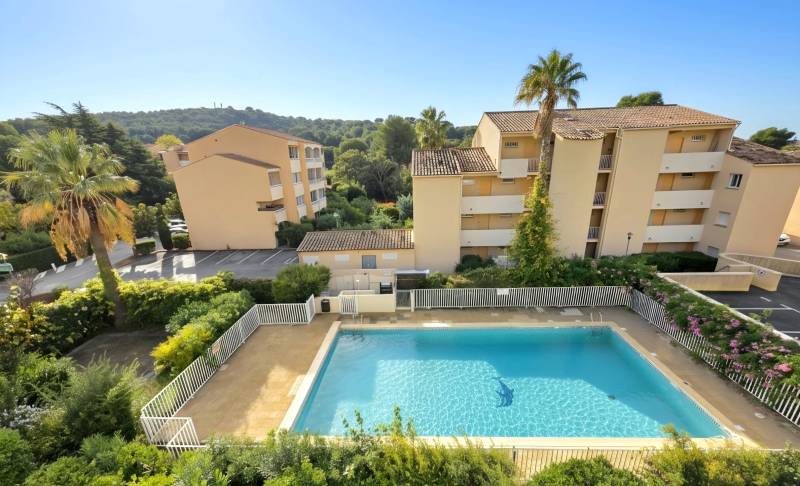 Présentation de la résidence avec piscine 