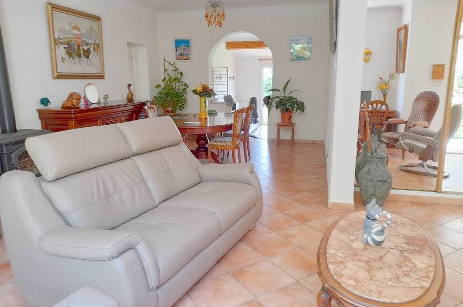 Maison avec parcelle de terrain à vendre à 5 minutes à pied du Port du Brusc
