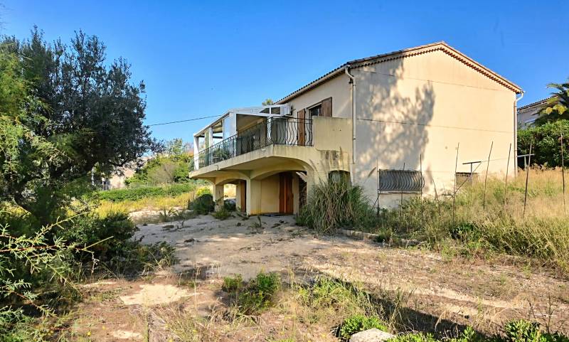 Propriété avec parcelle de terrain (détachement possible) à vendre Chemin de la Morvenede à Sanary-sur-Mer